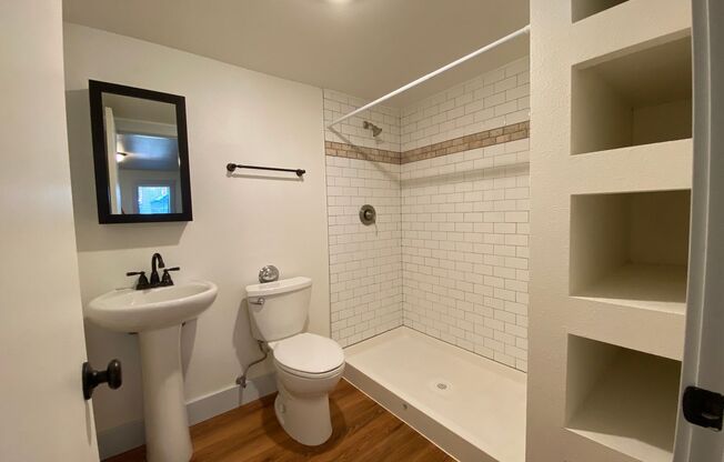 Studio, 1 bath, 265 sqft, $1,099, Unit 17