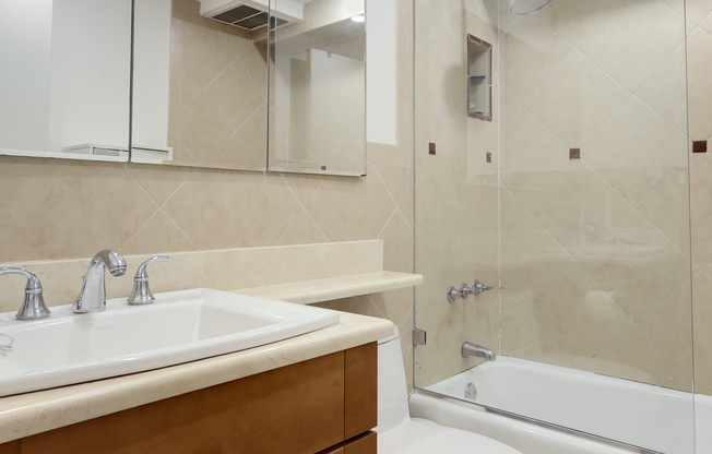 1 bed, 1 bath, $5,900, Unit 5MS