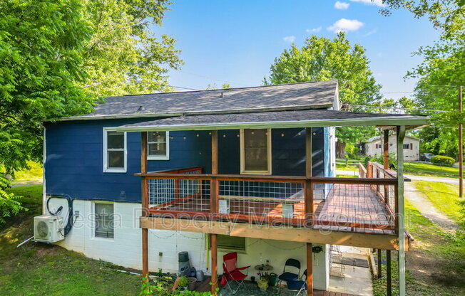 131 MOODY AVE