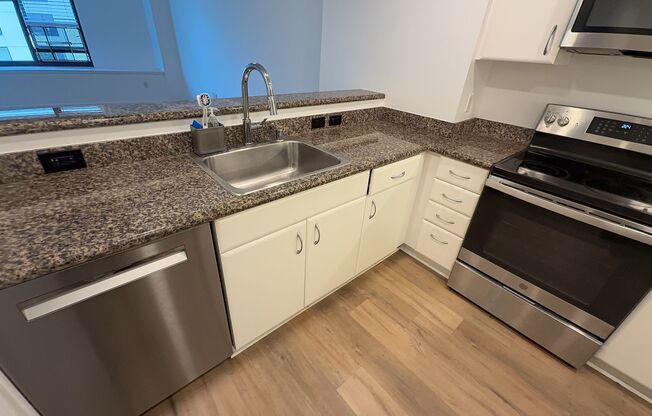 1 bed, 1 bath, $5,200, Unit # 607