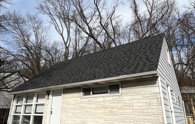 4 Bedroom, 1 bathroom Single-Family Home in Penn Hills- Stainless Appliances and All New Flooring!!