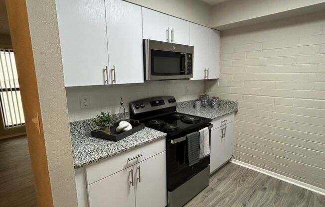 1 bed, 1 bath, 650 sqft, $999, Unit 016