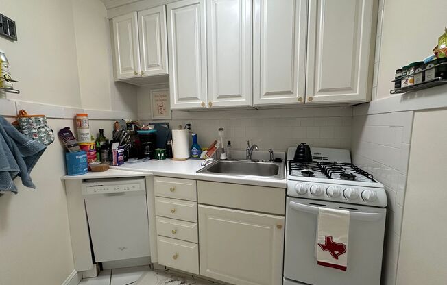 1 bed, 1 bath, 550 sqft, $2,950, Unit 21