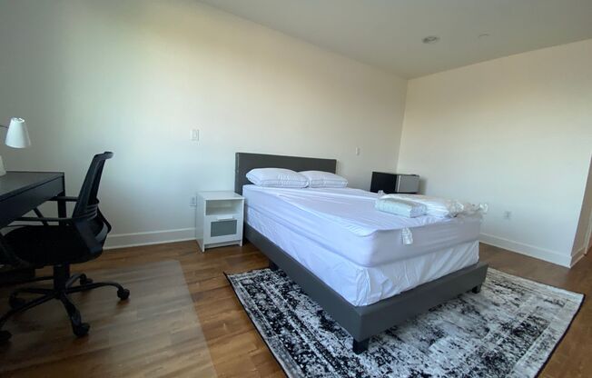 4 beds, 3 baths, 1,450 sqft, $1,750, Unit 312 - Grand Master Room - 4