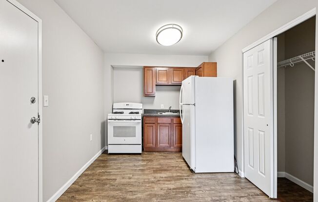 2 beds, 1 bath, 665 sqft, $1,040, Unit 1738F