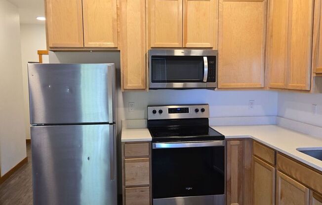 3 beds, 1 bath, $2,475, Unit 1200 #306