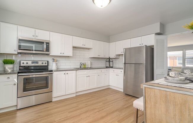 2 beds, 1 bath, 900 sqft, $2,950, Unit 38-06 S. Kensington Ave.