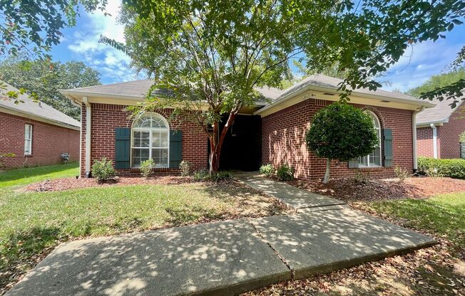 3/2 Available for Rent in Ridgeland! 11 Min from Hospitals, Great School District!