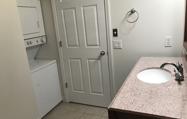 1 bed, 1 bath, 896 sqft, $1,295, Unit 6273-10