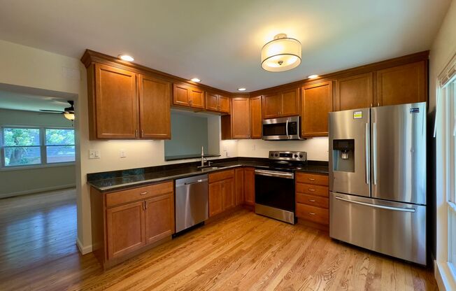 Charming 3 Bedroom/2 Bathroom Townhome in the Forestview Community