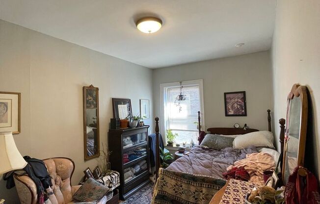 2 beds, 1 bath, $1,695