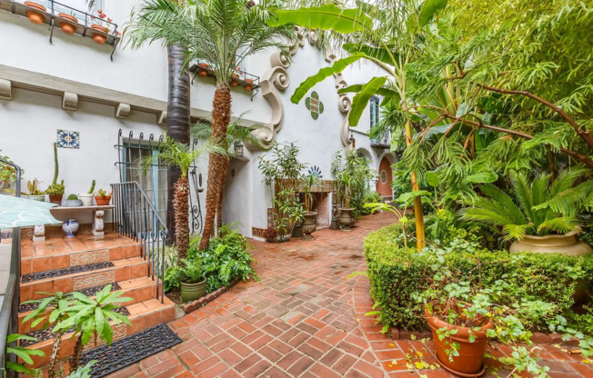8225 Fountain Ave (Patio Del Moro)