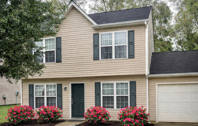 Beautiful 4 Bedroom Home with Garage – Convenient North Charlotte Location
