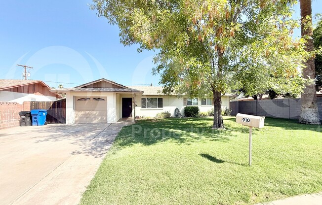 910 N WEDGEWOOD DR