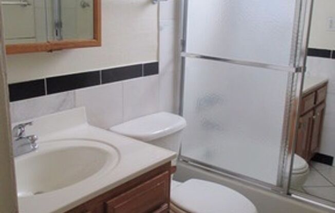 2 beds, 2 baths, $1,720, Unit 660-103