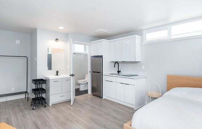 Studio, 1 bath, 278 sqft, $1,315, Unit 306