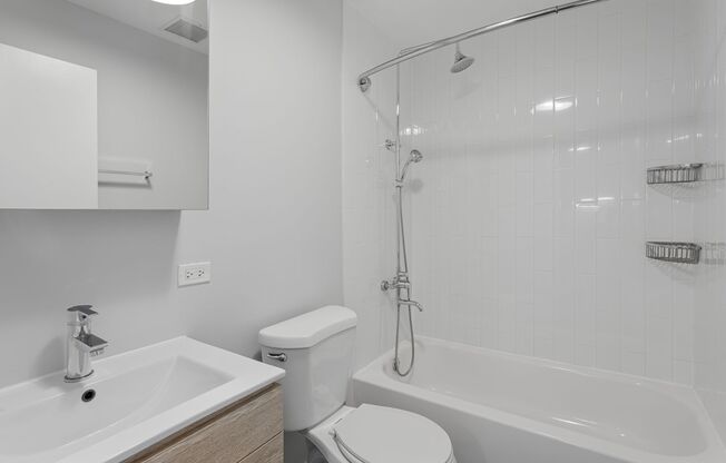 2 beds, 2 baths, $2,400, Unit 414