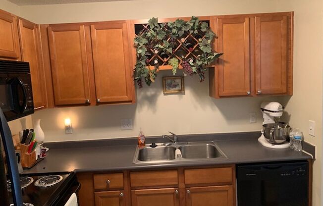 2 beds, 2 baths, 976 sqft, $1,675, Unit 3900122R