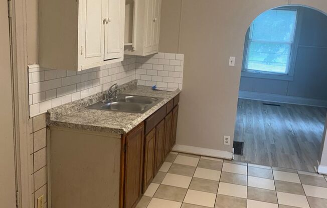 1 bed, 1 bath, $450, Unit 4