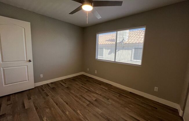 2 beds, 1 bath, $1,300