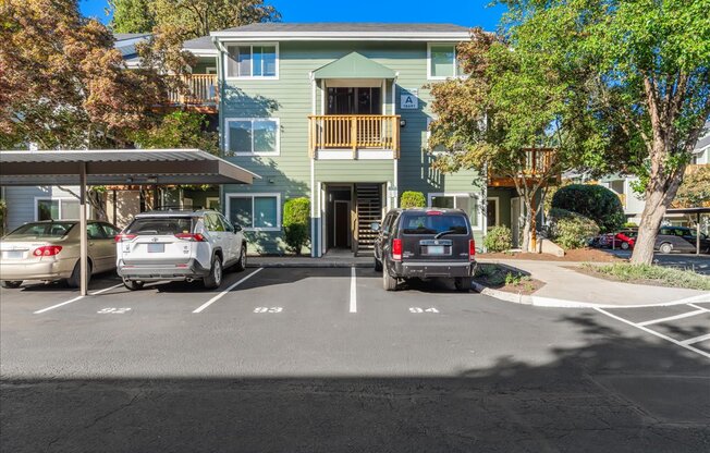 Cascade Woods parking lot and exterior