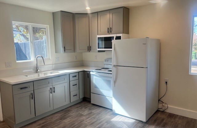 Studio, 1 bath, 325 sqft, $2,100