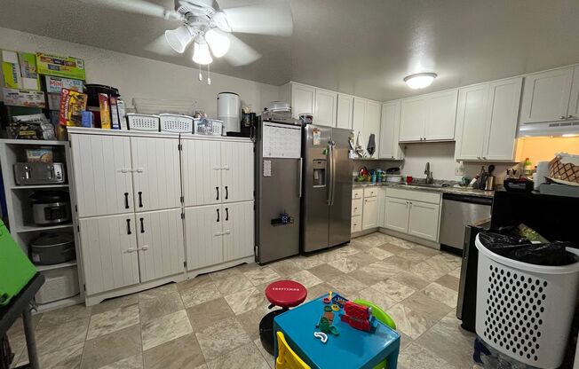2 beds, 1.5 baths, $1,350, Unit 112