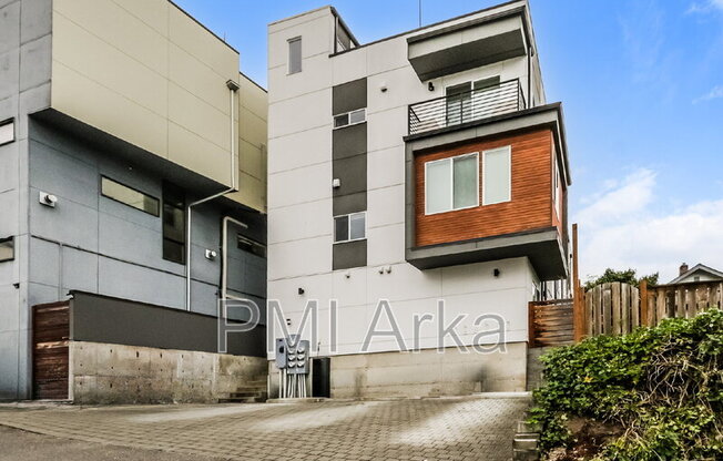 1919 25 AVE S