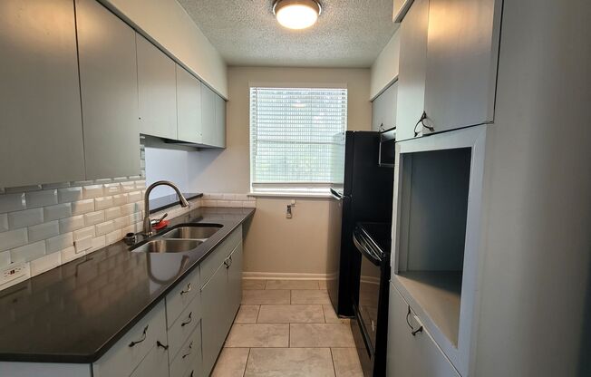 1 bed, 1 bath, 700 sqft, $875, Unit 207