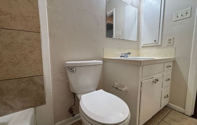 2 beds, 1 bath, 826 sqft, $950, Unit 1619