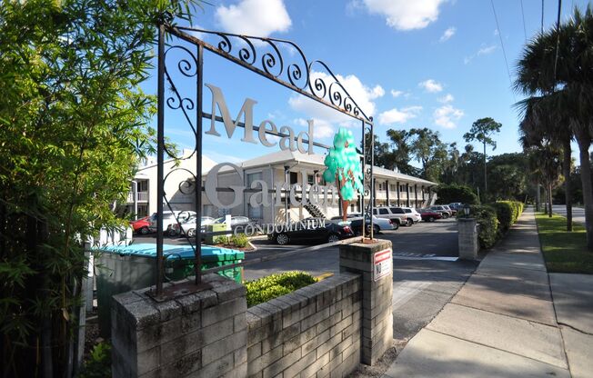 Charming 2-Bedroom Condo in Scenic Winter Park’s Mead Gardens Community