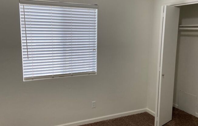 2 beds, 1 bath, 900 sqft, $1,400, Unit Unit D