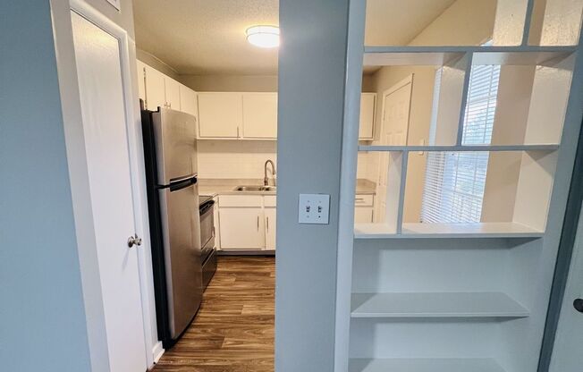 1 bed, 1 bath, 700 sqft, $1,149, Unit B01