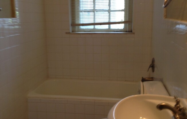 Studio, 1 bath, 636 sqft, $695, Unit C-8