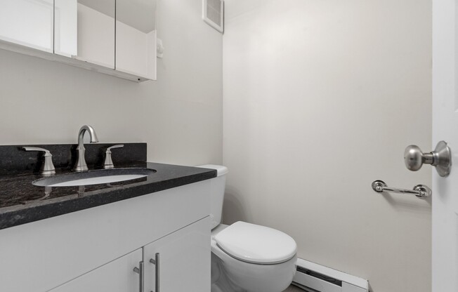 2 beds, 1.5 baths, 647 sqft, $3,600, Unit 6-16