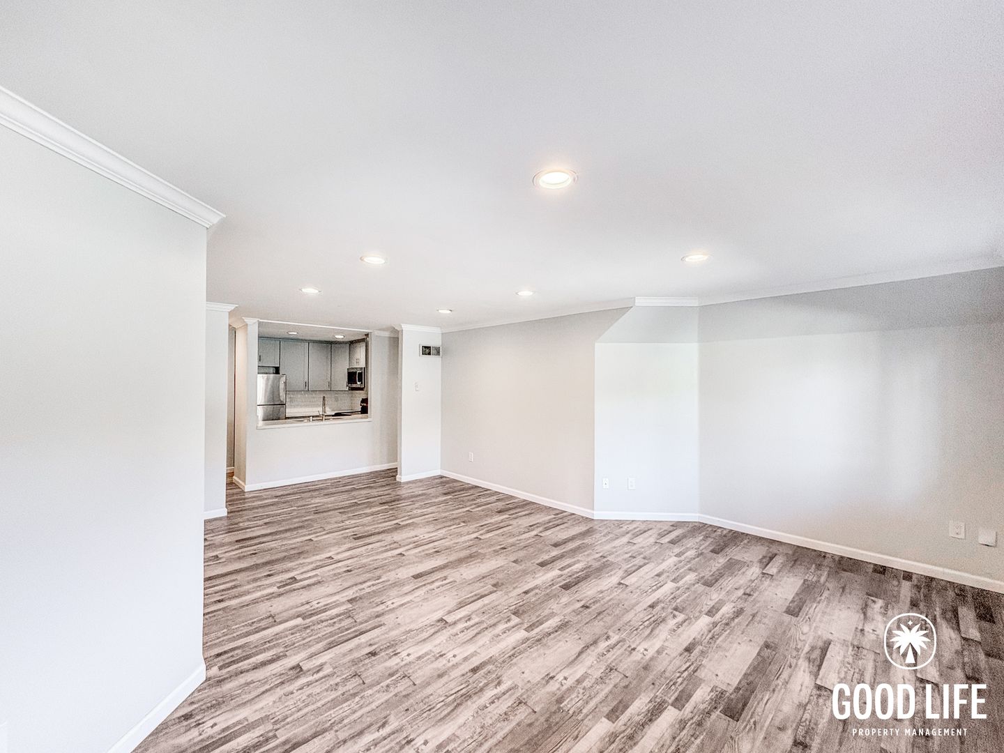 SD: 2BD/2BA Condo in UTC with Reserved Parking, Covered Balcony & In-Unit Laundry