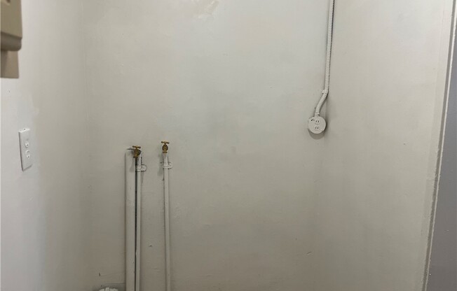 2835 BUDAU AVE