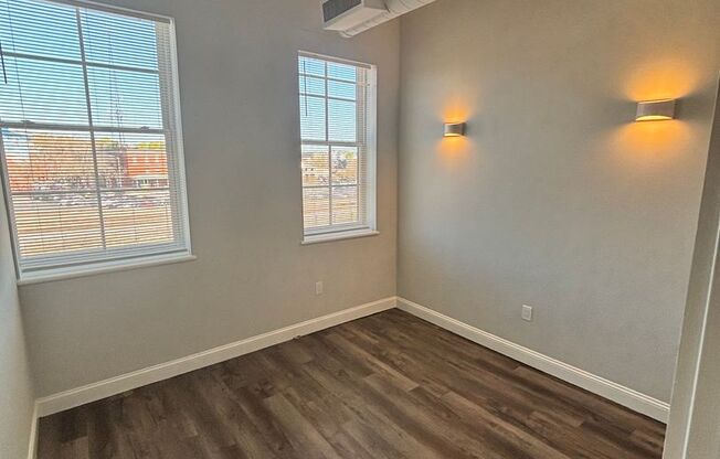 2 beds, 1 bath, 905 sqft, $2,715, Unit 301