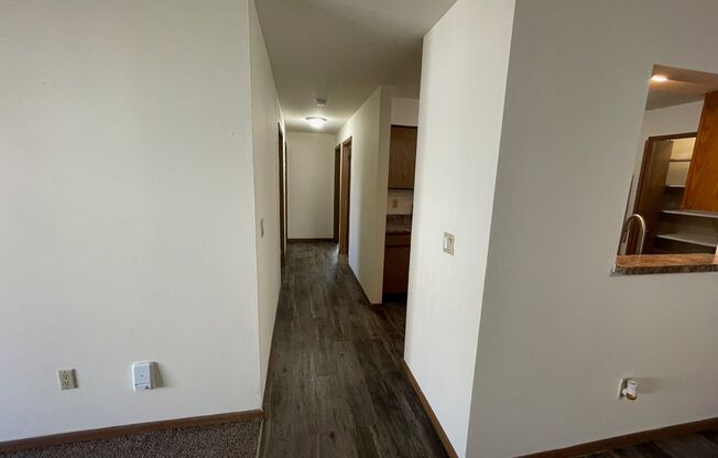 3 beds, 1 bath, 1,040 sqft, $1,695, Unit 3156-208