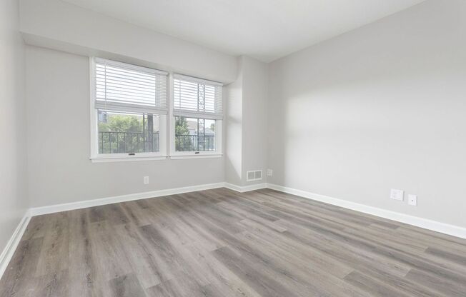 2 beds, 2 baths, $895, Unit 305
