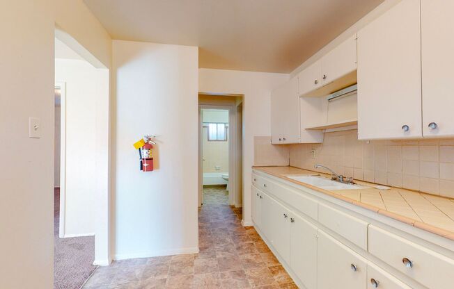 1 bed, 1 bath, 500 sqft, $825, Unit Unit 13