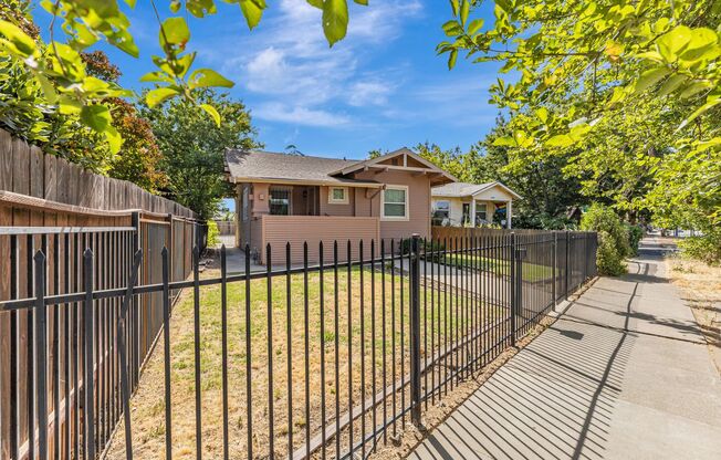 3541 Stockton Blvd - Sacramento, CA 95820