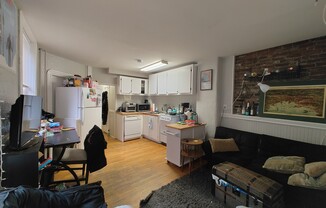 3 beds, 1 bath, $4,700, Unit 3R