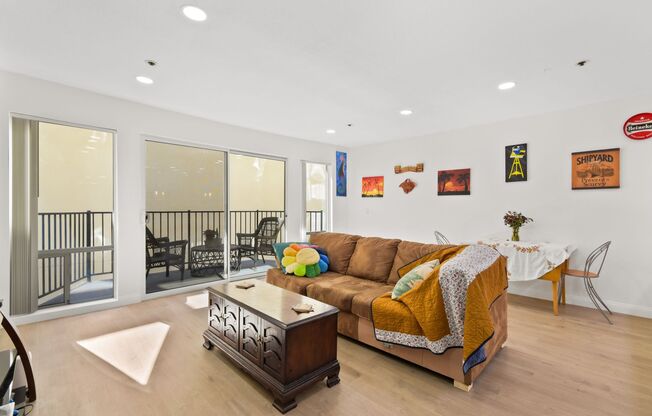 2 beds, 2 baths, $3,500, Unit # 3 A