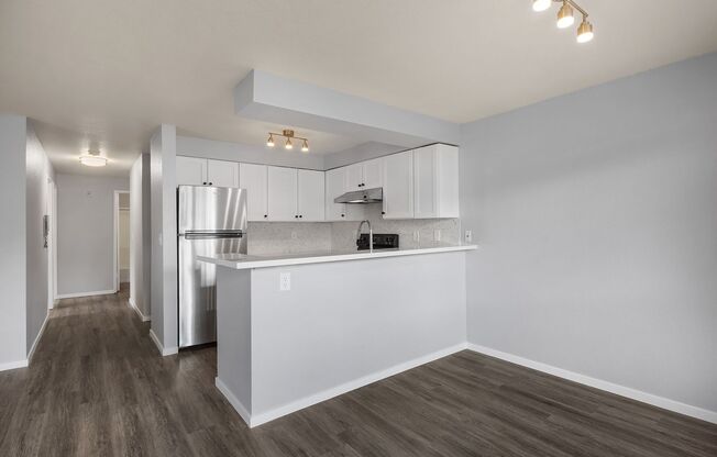 2 beds, 1.5 baths, 860 sqft, $2,250, Unit 404