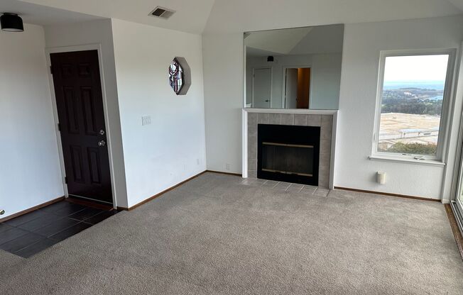 Amazing 2BR/2BA Townhome w/ Parking, In-Unit Laundry, Epic Views, & More | Daly City