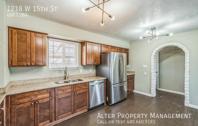 1218 W 15 ST