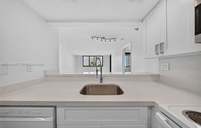 1 bed, 1.5 baths, $3,100, Unit # 916