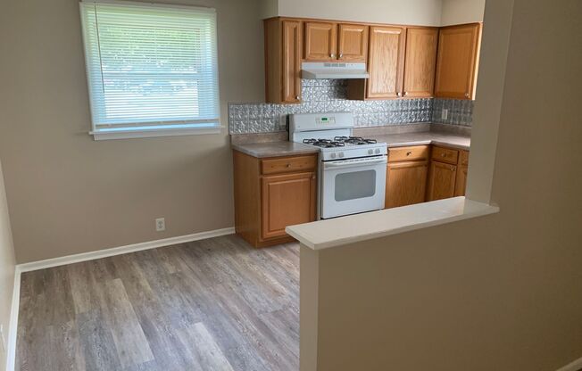 2 beds, 1 bath, 900 sqft, $950