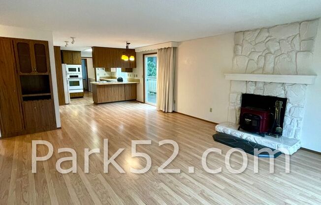 2 Bedroom Plus Loft - University Place Duplex